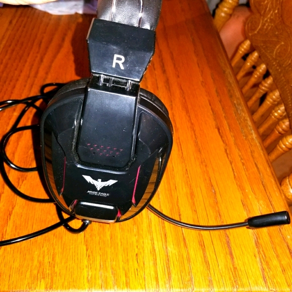 Magic Eagle Gaming Headset w Adapter - Picture 5 of 6